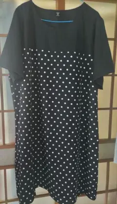 黒と白の水玉模様 半袖ワンピース