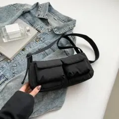 ショルダーバッグ　ビックポケット　肩掛け　ミニバッグ　黒　ブラック　ナイロン