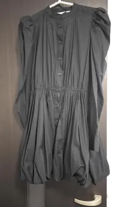 ZARA　パフスリーブ　前空き　バルーンワンピ　ブラック