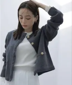 【美品】アニュアンス　オリジナルボタンノーカラーニットジャケット