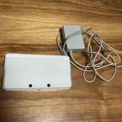 ■ 3DS ホワイト CTR-001 ニンテンドー　ACアダプタ　充電器付き