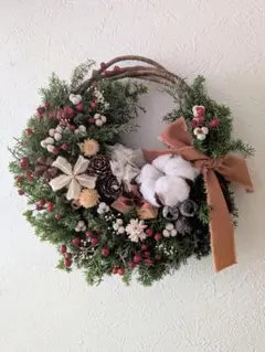 針葉樹と木の実のクリスマスリース　ドライフラワーリース　ドライフラワー　リース