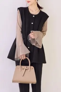 Frene ラメシアーラッフルスリーブトップス シアー　ラメ　トップス　フラーネ