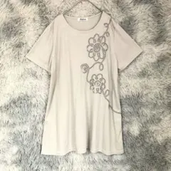 【Polpoa】花柄装飾　Tシャツ　半袖　M～Lサイズ　ライトブラウン