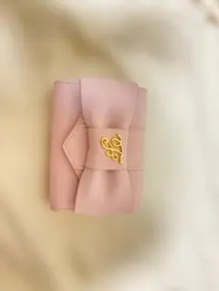 リボン付きピンク三つ折り財布