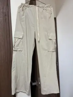 ベージュ ドローストリング カーゴパンツ