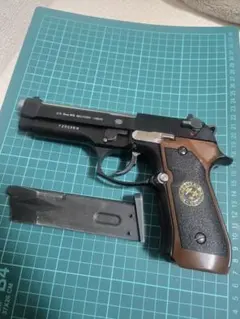 ウエスタンアームズ ぬBeretta 92FS 木製グリップ カスタム - メルカリ