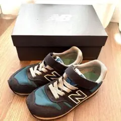 【美品】New Balance スニーカー 18.0cm
