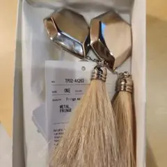 TOGA PULLA フリンジイヤリング TP02-AK263 ホワイト