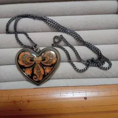 クララビジューのハート型ネックレス