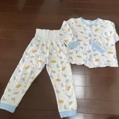 恐竜柄 長袖パジャマ　サイズ110