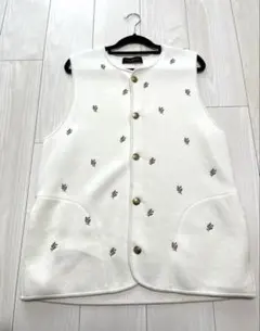 CABaN コットンカシミヤ フラワーエンブロイダリー クルーネックベスト