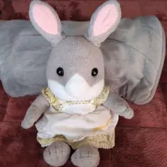 こ*ん様 シルバニア　わたうさぎの女の子ぬいぐるみのサムネイル