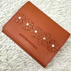 美品✨アンテプリマ　コンパクトウォレット　ラインストーン　フラワー　赤系のサムネイル
