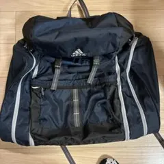 美品　大容量リュック　adidas