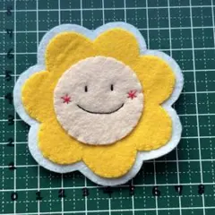 ハンドメイド フェルト ワッペン タンポポ - メルカリ