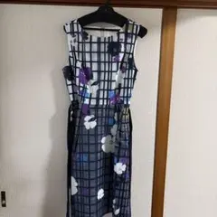 DVF シルク100% ホルターネック プリーツワンピース 総柄 6 (M〜L) DVF シルク100% ホルターネック プリーツワンピース 総柄 6 (M〜L