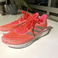 【値下げしました】アディダス　レディース　ランニングシューズ　22.5cm