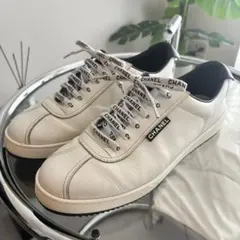 CHANEL ホワイト レザー スニーカー　43のサムネイル