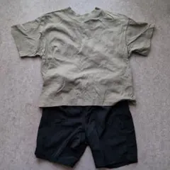 無印良品 オリーブグリーン Tシャツと黒色ショートパンツ　110cm