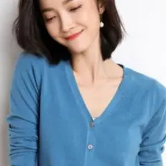 青いVネック長袖カーディガン