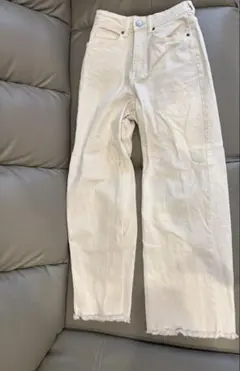 ホワイトデニム フレアパンツ 裾フリンジ　H&M