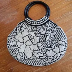 レトロ　ビーズ刺繍　花柄　白と黒のモダン　ハンドバッグ