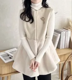 神戸レタス　フェイクウール×ファーペプラムベスト　エクリュ　アイボリー ジレ