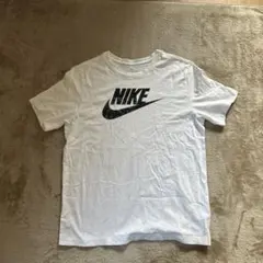 NIKE ホワイト Tシャツ ロゴ入り
