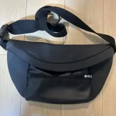 LAKOLE ブラック ボディバッグ