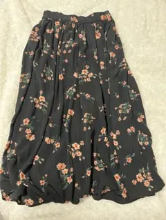 earth music&ecology ブラック花柄フレアスカート