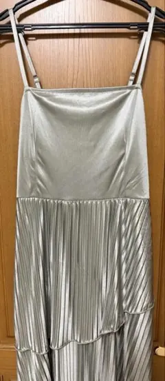 GRLグレイル プリーツティアードサテンキャミワンピース