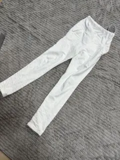 ホワイト スリムフィット マタニティパンツ