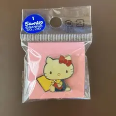 T*。様 【ハローキティ ピンバッジ】