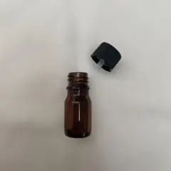★新品★5ml 茶色遮光瓶　黒キャップ　12個入り