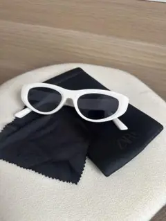 ZARA サングラス ホワイト キャットアイのサムネイル