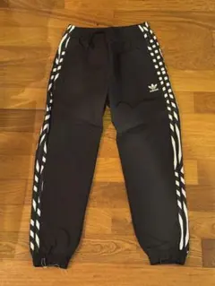 adidas サイドストライプ ジャージパンツ J/Sサイズ