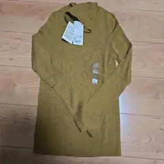 オリーブ エクストラファインメリノリブタートルネックセーター