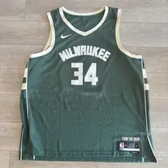 ヤニス ユニフォーム