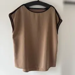 CUBIC フレンチスリーブブラウス ベージュ パイピングのサムネイル