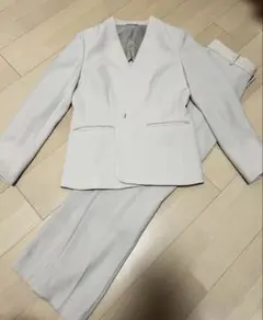 ノーカラー スーツ