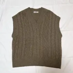BLATE Vネック　ケーブルニット　ベスト