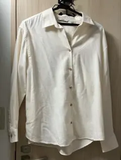 UNIQLO アイボリー 長袖シャツ