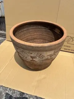 アンティーク な素焼きポット テラコッタ素朴な風合いと古代壁画風の装飾植木鉢のサムネイル