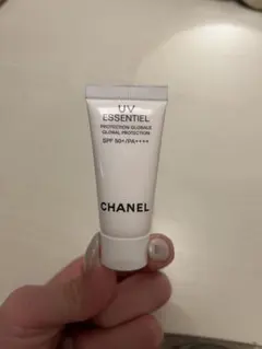 CHANEL UV ESSENTIEL SPF 50+/PA++++のサムネイル