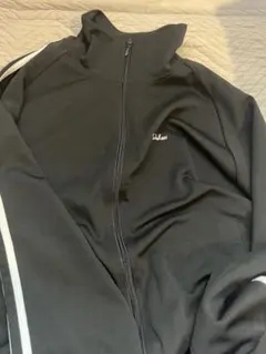 黒いハイネックジャージ