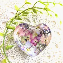 ハートフルな小物入れ(固まるハーバリウム)ハンドメイドのサムネイル