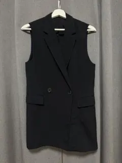 GU黒のダブルボタンノースリーブベスト