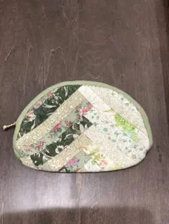 緑系パッチワークキルティングポーチ（ハンドメイド）