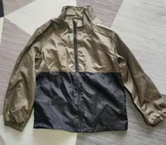キッズ用オリーブグリーンと黒のジャケット